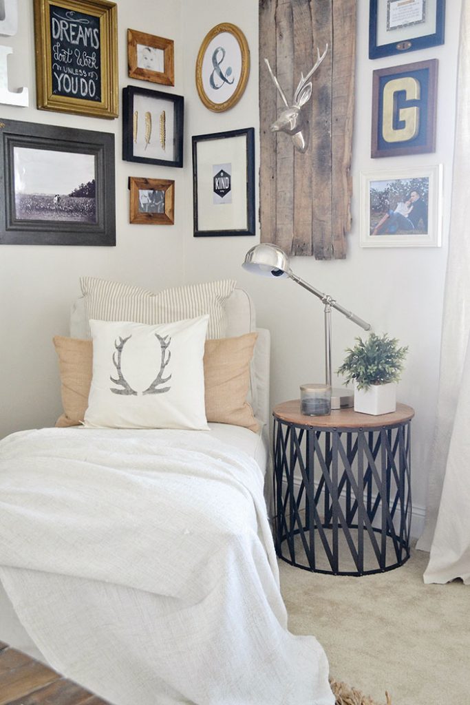 LizMarieBlog_CottageJournal_gallerywall