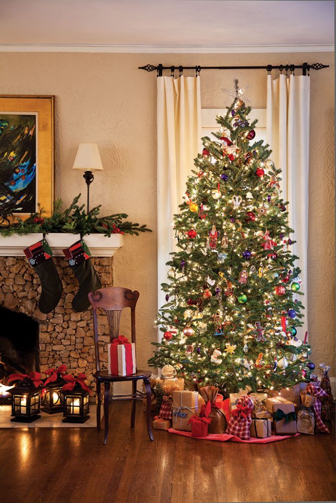 christmas-cottage-family-room-christrmas-tree