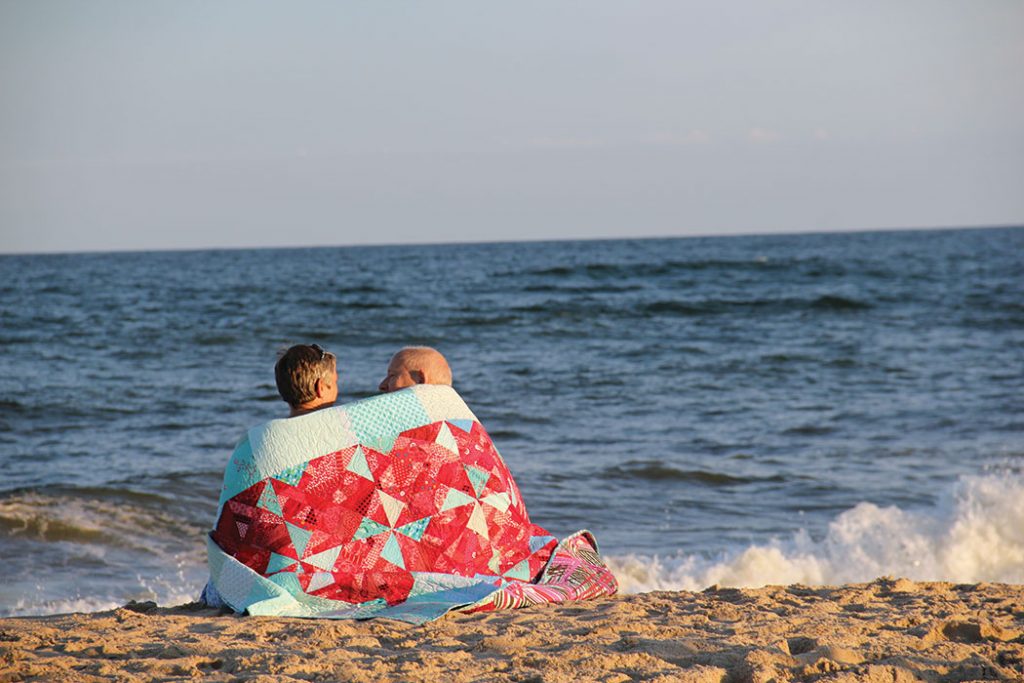 victoria-findlay-wolfe-quilt-beach