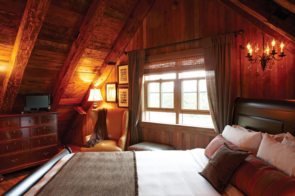 Winter-Cabin-bedroom-nook