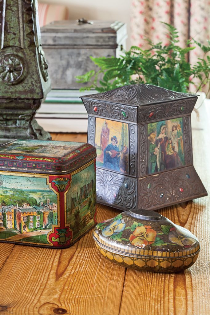 biscuit-tin-collection-antique