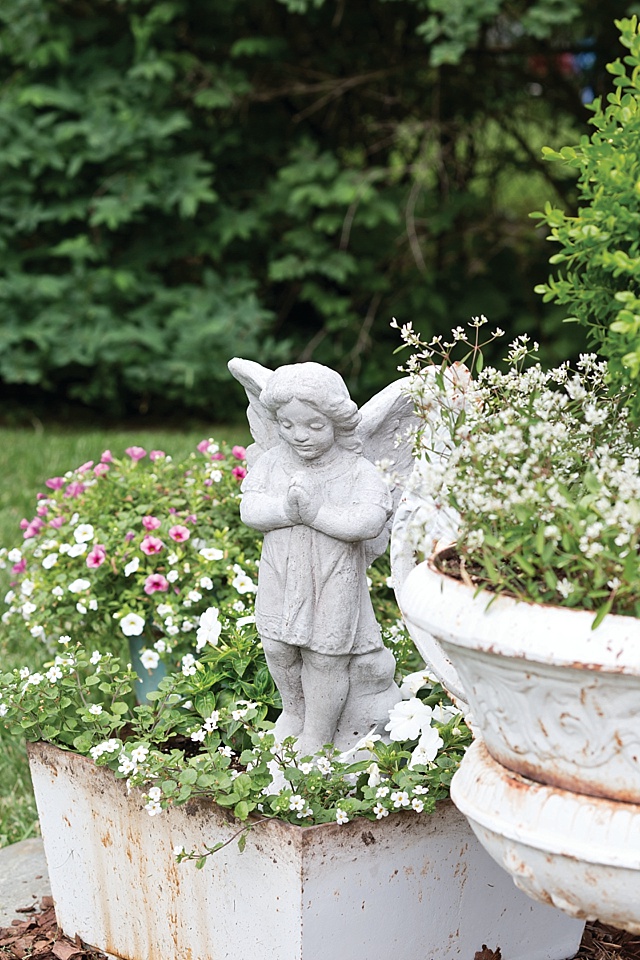 Shabby Chic Garden - The Cottage Journal