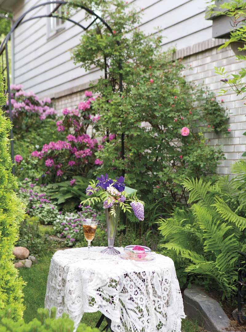 A Cottage Garden to Obsess Over