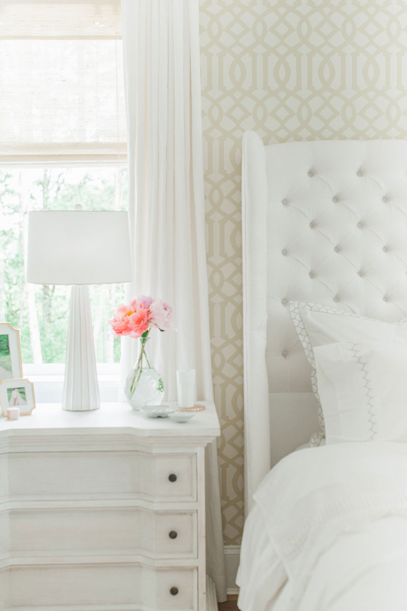Neutral bedside space