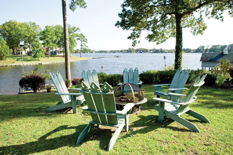 A Maritime Coastal Cottage on the Banks of North Carolina