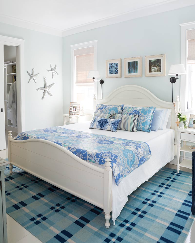 South Carolina guest cottage - blue and white bedroom 