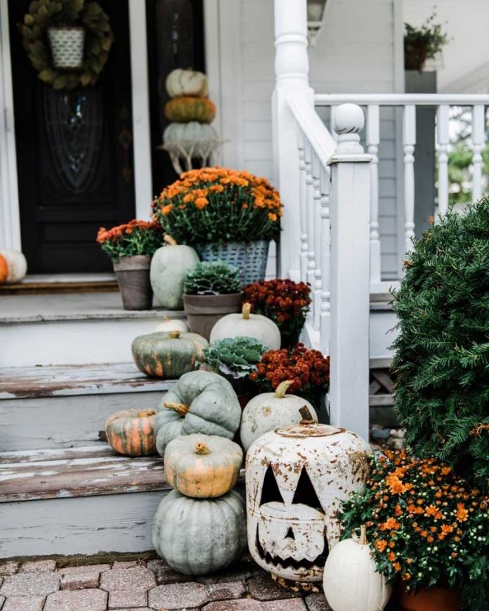 Halloween decor - front porch
