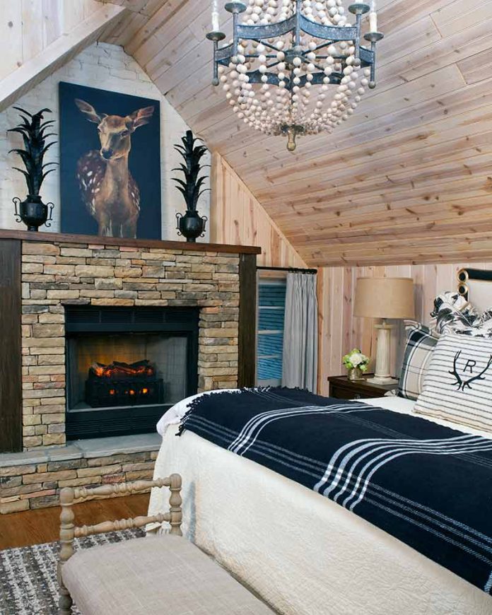 Roostica Cottage bedroom with fireplace