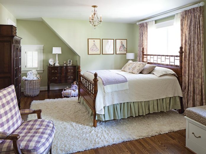 tween room with a soft lavender and green color scheme