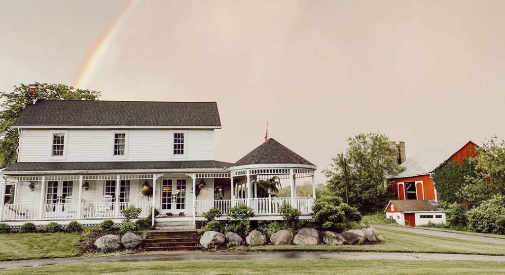 4 Key Elements of a Farmhouse-Style Kitchen