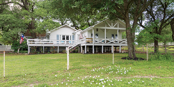 This Weekend Getaway in the Texas Countryside Has All the Comforts of Home