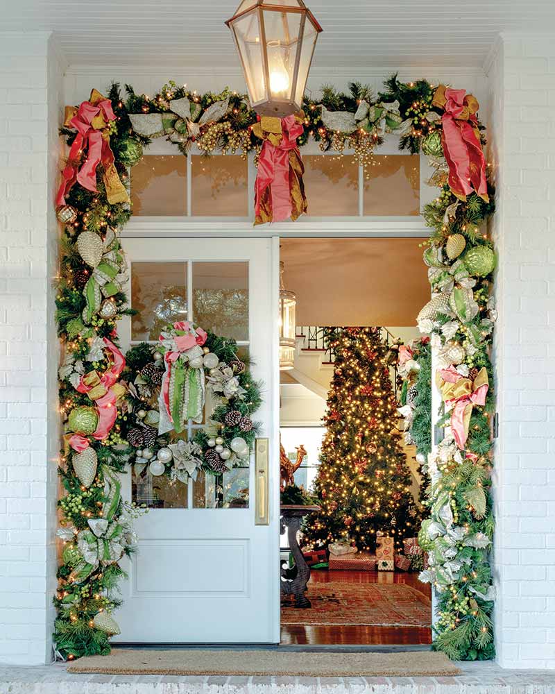 A Vibrant Color Scheme Inspires the Theme of This Holiday Home