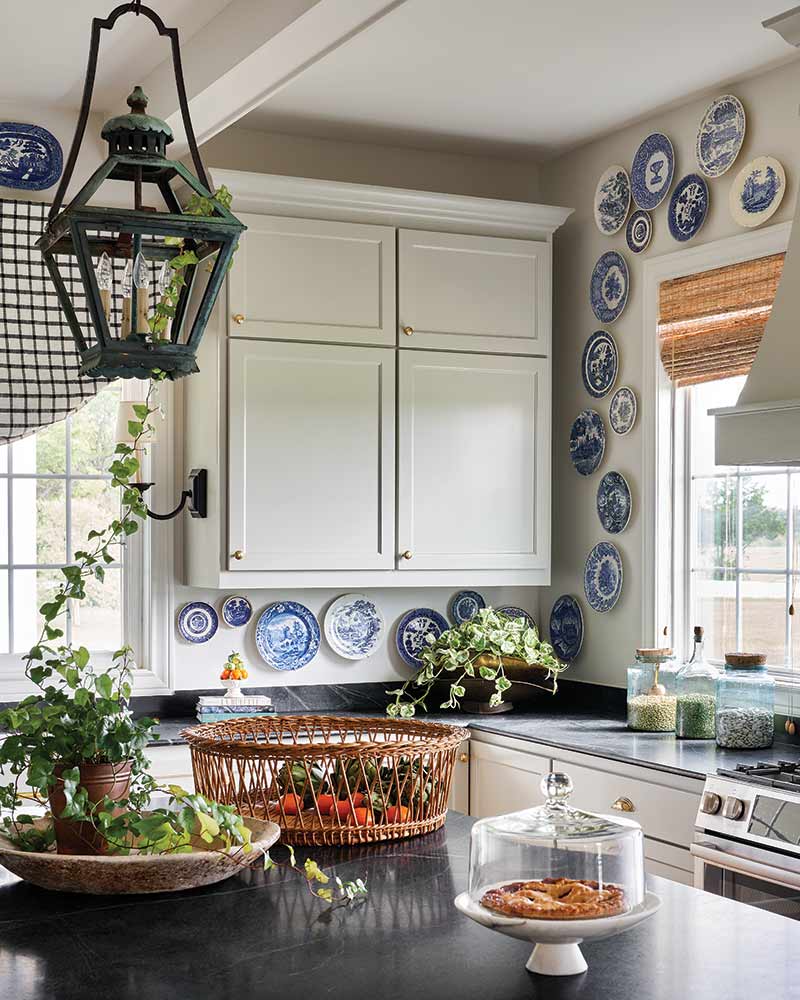 A kitchen with blue-and-white china on the wall. 