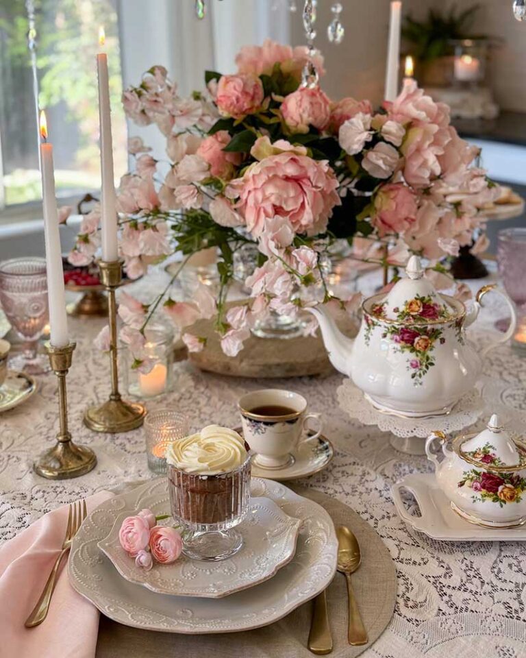 Set a Stunning Valentine’s Day Table with Help from These Inspired ...