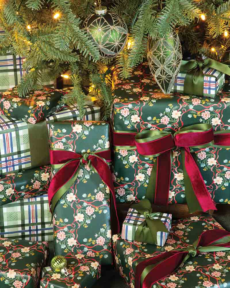 A scattering of simple, shiny baubles imbues a festal gleam.