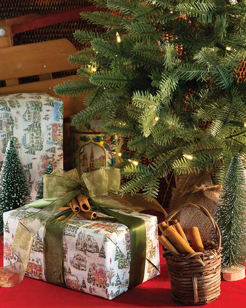 Bundle organic seasonal delights, such as winterberries, cinnamon sticks, or fresh greenery, for trimmings with a natural country twist.