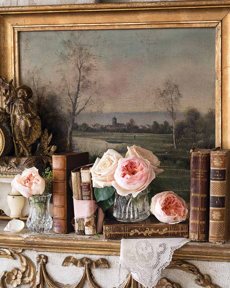 Make the most of your room’s focal point by creating a captivating display that blends an array of books with beautiful blooms, oil paintings, and heartfelt heirlooms.