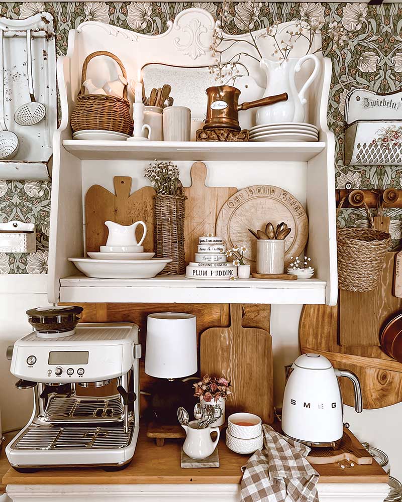 As the Johnsons are coffee aficionados, constructing a beverage bar was a must—and the extra space for storing SJ’s breadboards and ironstone pieces serves as an added bonus.