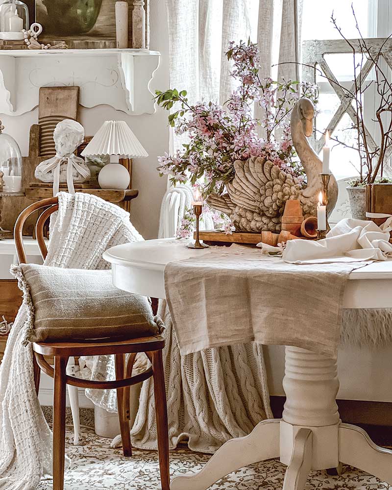 Step inside this Ohio townhouse and you’ll find yourself surrounded by aged accents and exquisite treasures.