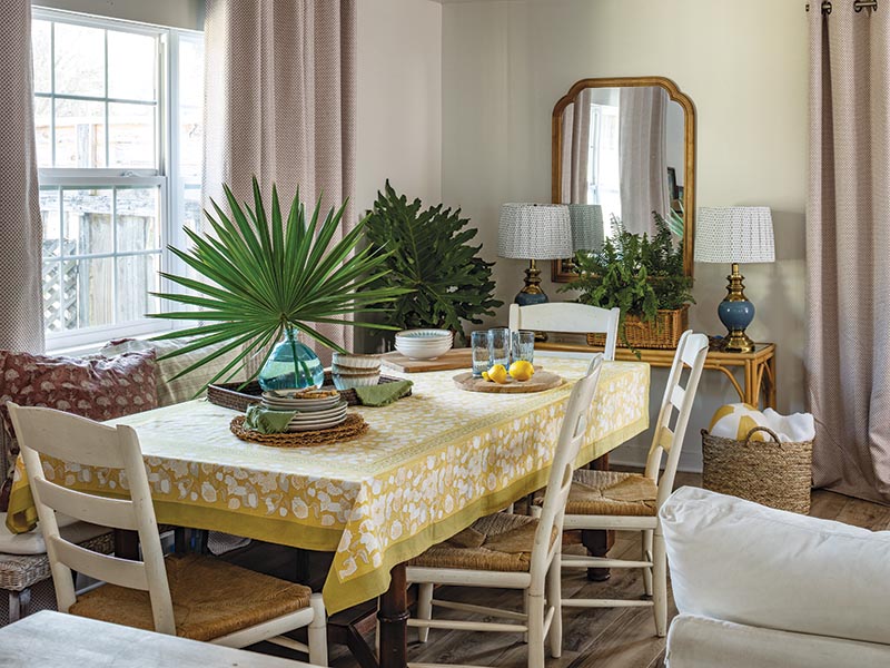 Natural light floods the eating nook, making it the ideal locale to enjoy a morning cup of coffee or spend a leisurely dinner reminiscing over the day’s delights as the sun begins to set.