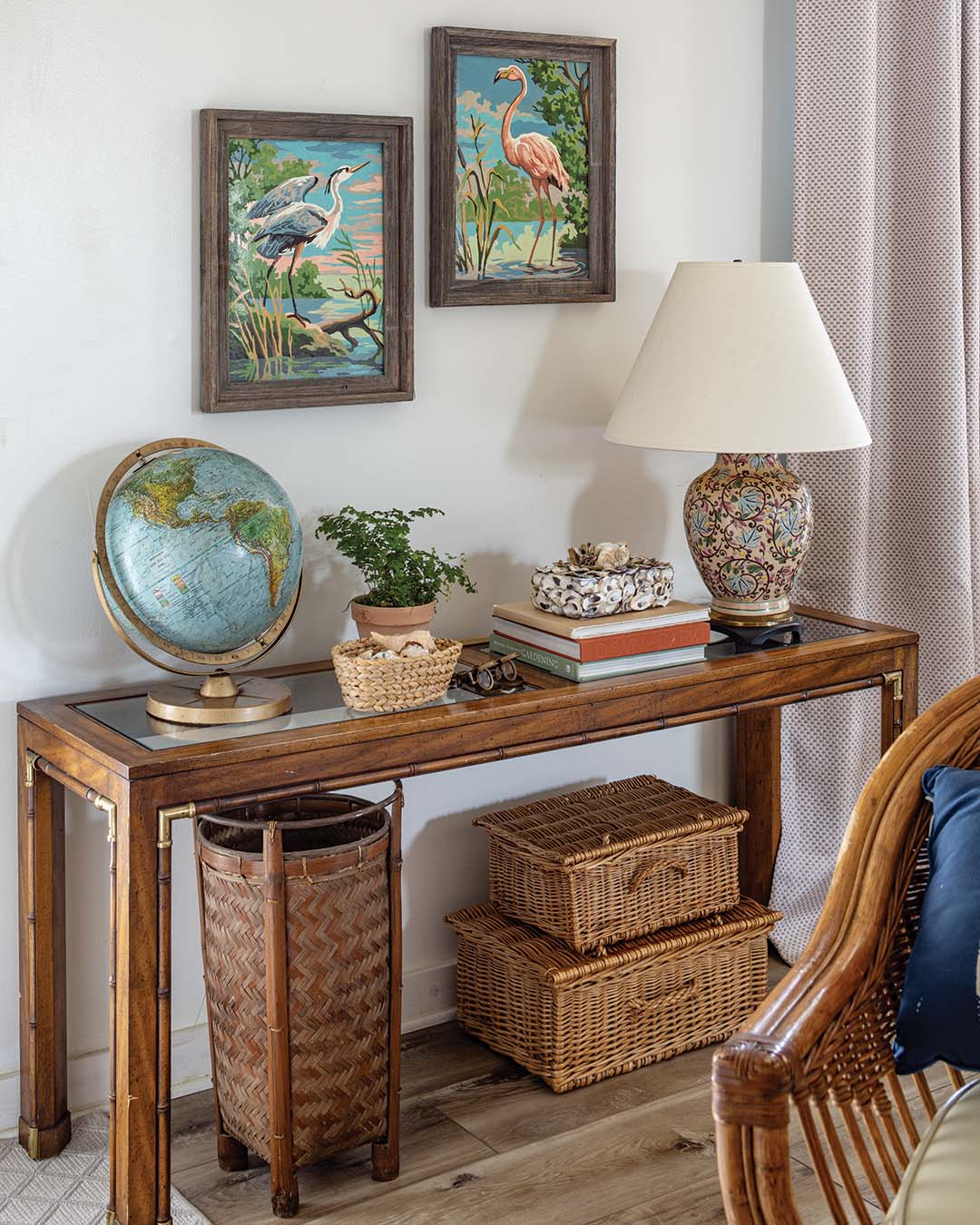 This charming cottage is a relaxing seaside retreat.