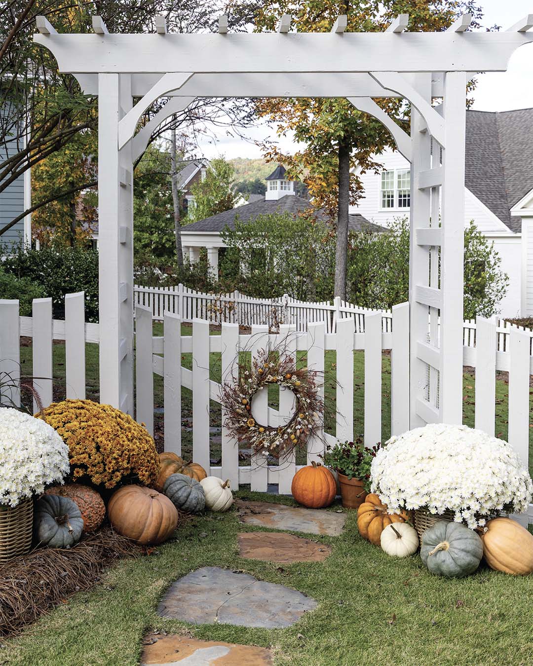 Celebrate the season’s richness and highlight nature’s palette with layered outdoor vignettes that greet autumn at the doorstep.