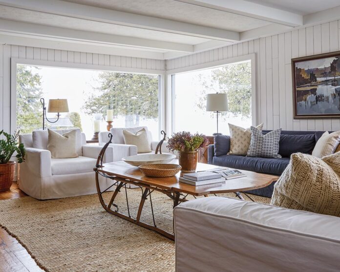 During the process of updating this family cottage, designer Ashley Montgomery had no shortage of inspiration. “The piece of land the house sits on is really beautiful,” says the Ontario-based designer. “It’s on the lake, so we’ve got lots of color coming in; there’s tons of greenery, lots of trees, so we wanted to play off that and just bring a lot of warmth into the home.”