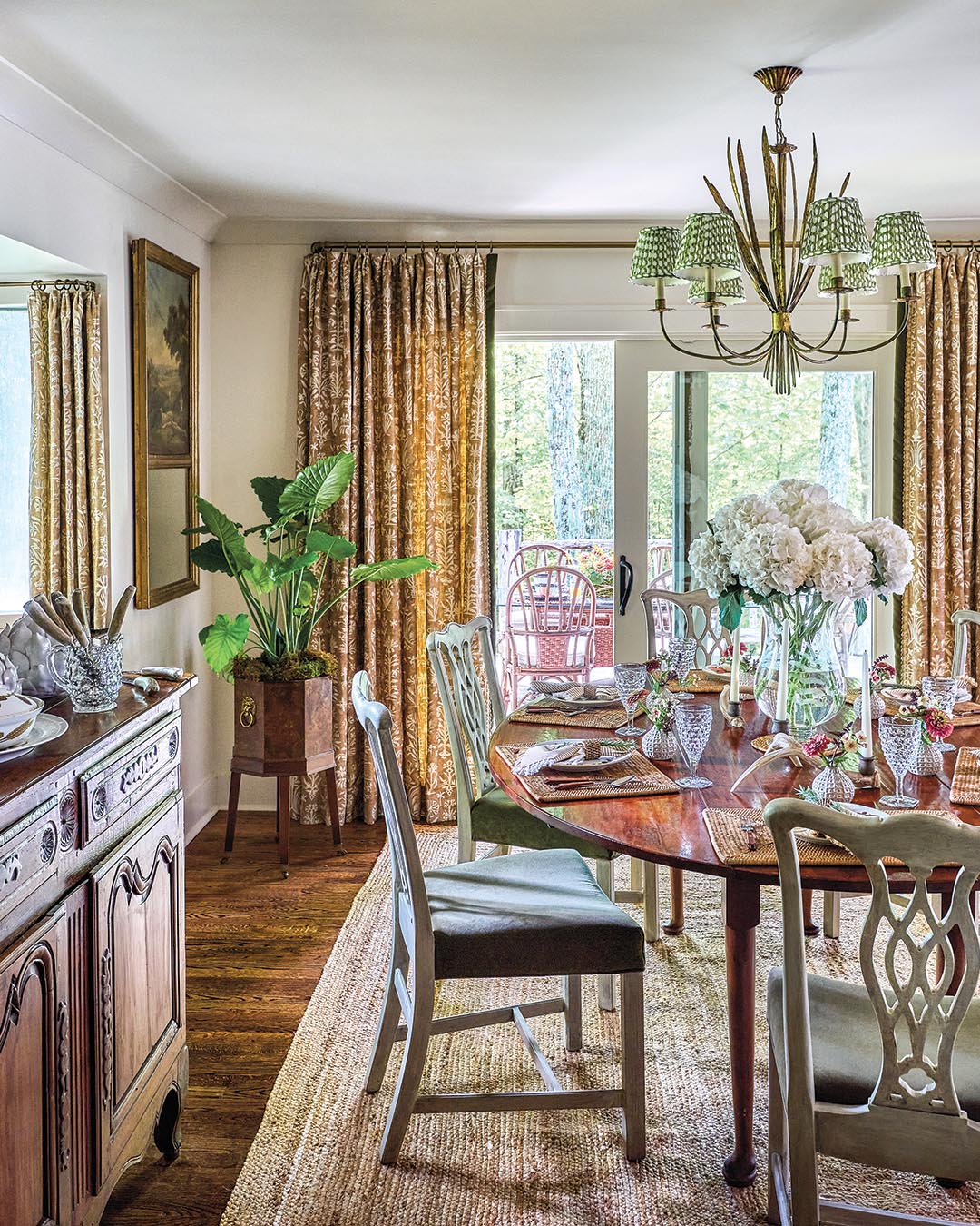 Paired with an antique wake table (historically used in Ireland for funeral wakes), the English chairs Debbie used in the dining space offer contrast with a coat of paint.