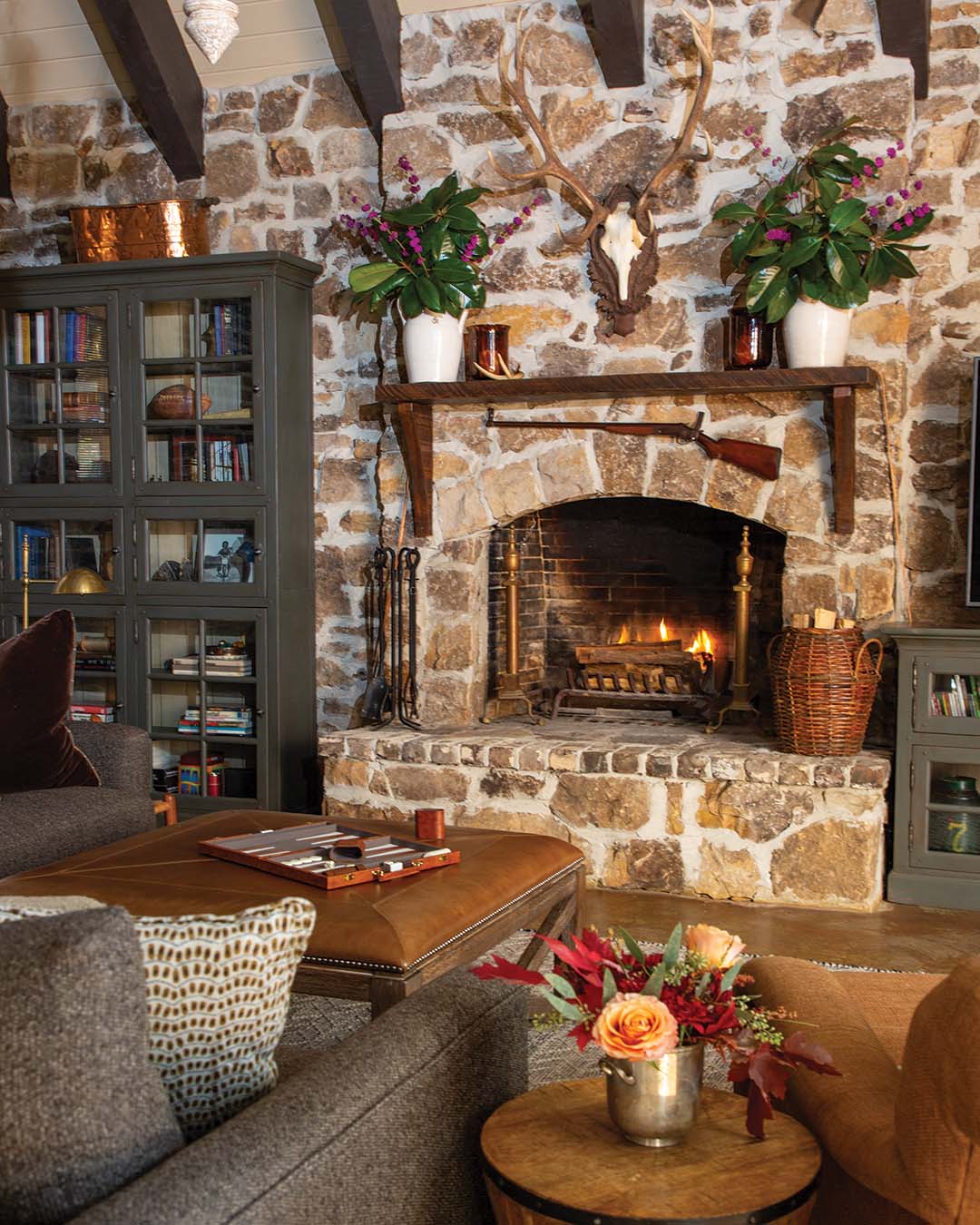 When the Cliftons host their children and their families over the holidays, everyone loves to gather in the spacious family room. The wood-burning fireplace enhances the cozy feel of the room as it showcases the family’s love of hunting—from the English stag hanging above the mantel to the shotgun that belonged to Robert’s great-grandfather.