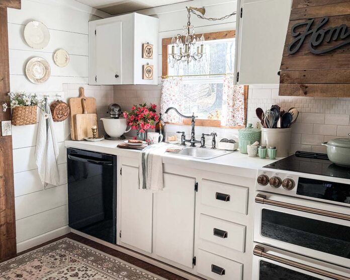 With an eye for design and a penchant for DIY projects, this Georgia homeowner has transformed her country cottage one room at a time.