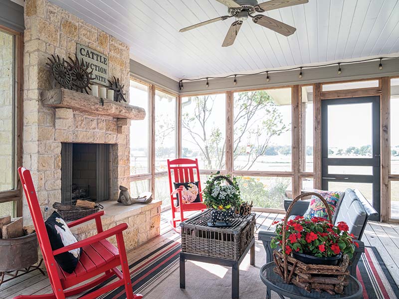 The color spills out onto the porch, a spot that’s a favorite of both Margaret and Peggy, who notes, “I like to look out over the lake, the pasture, and the cattle.”