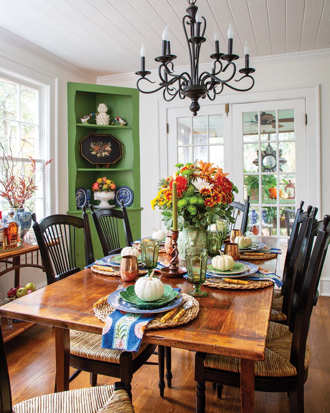 Her eye for design shines in details like the bright green paint she selected for both the built-ins in the dining room and the floor in the back entry.