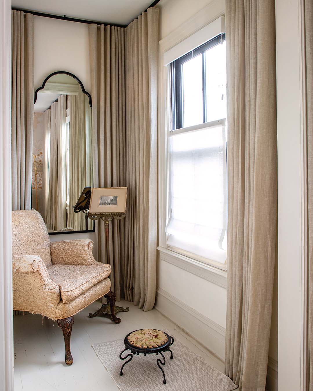 “I wanted the primary suite to be super comfortable and big and airy,” says Anthony, who converted what was previously the living room into the serenely inviting space it is now—complete with a nook perfect for curling up with a beloved novel.