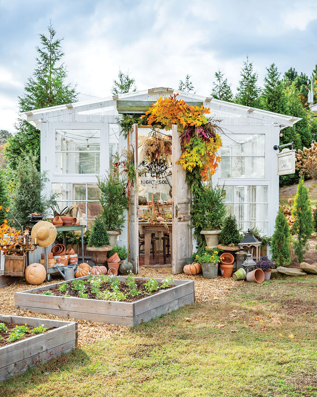 A fascination with antiques and an adoration for all things gardening collided when Ashley Kay Johnson finally realized her dream of building a greenhouse on her Alabama property. “I’d been wanting to do it for five years,” she notes, adding that the process involved a lot of thrifted vintage windows and plenty of help from her husband, Brian, who owns a construction business.
