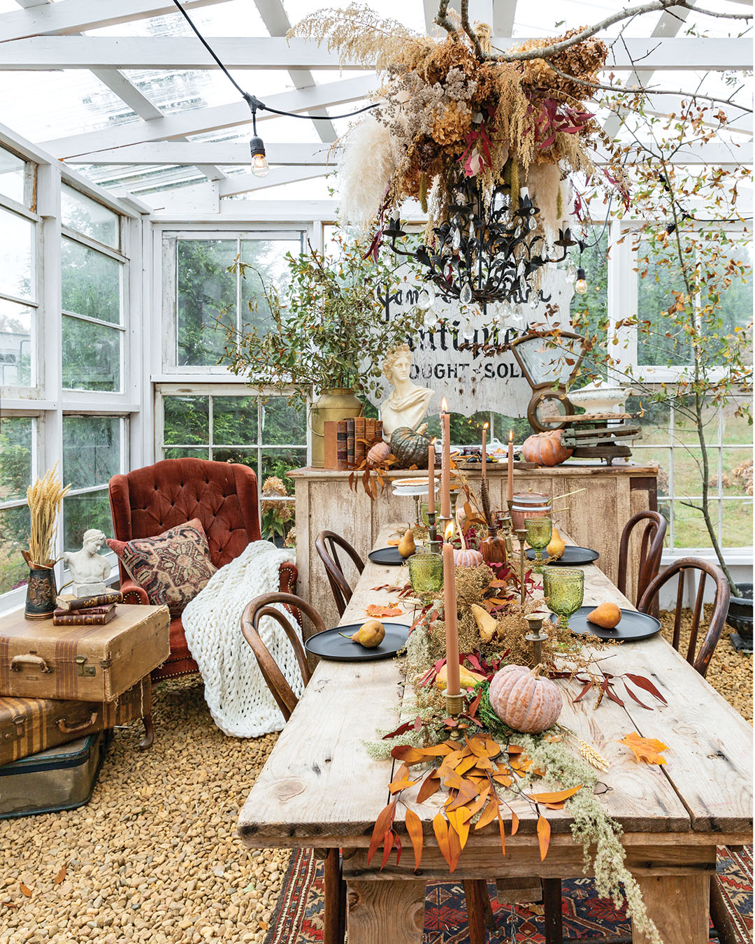 But rain or shine, it’s the chandelier hanging from the ceiling that truly captivates. Ashley dressed the antique fixture with layers of foraged materials, using floral foam to craft an arrangement that further integrates the greenhouse with the beauty of the land surrounding it. Contrasting the rustic splendor of dried hydrangea and pampas grass with the timeless elegance of cut crystal, the centerpiece proves that this oasis is right at home in the Johnsons’ garden.
