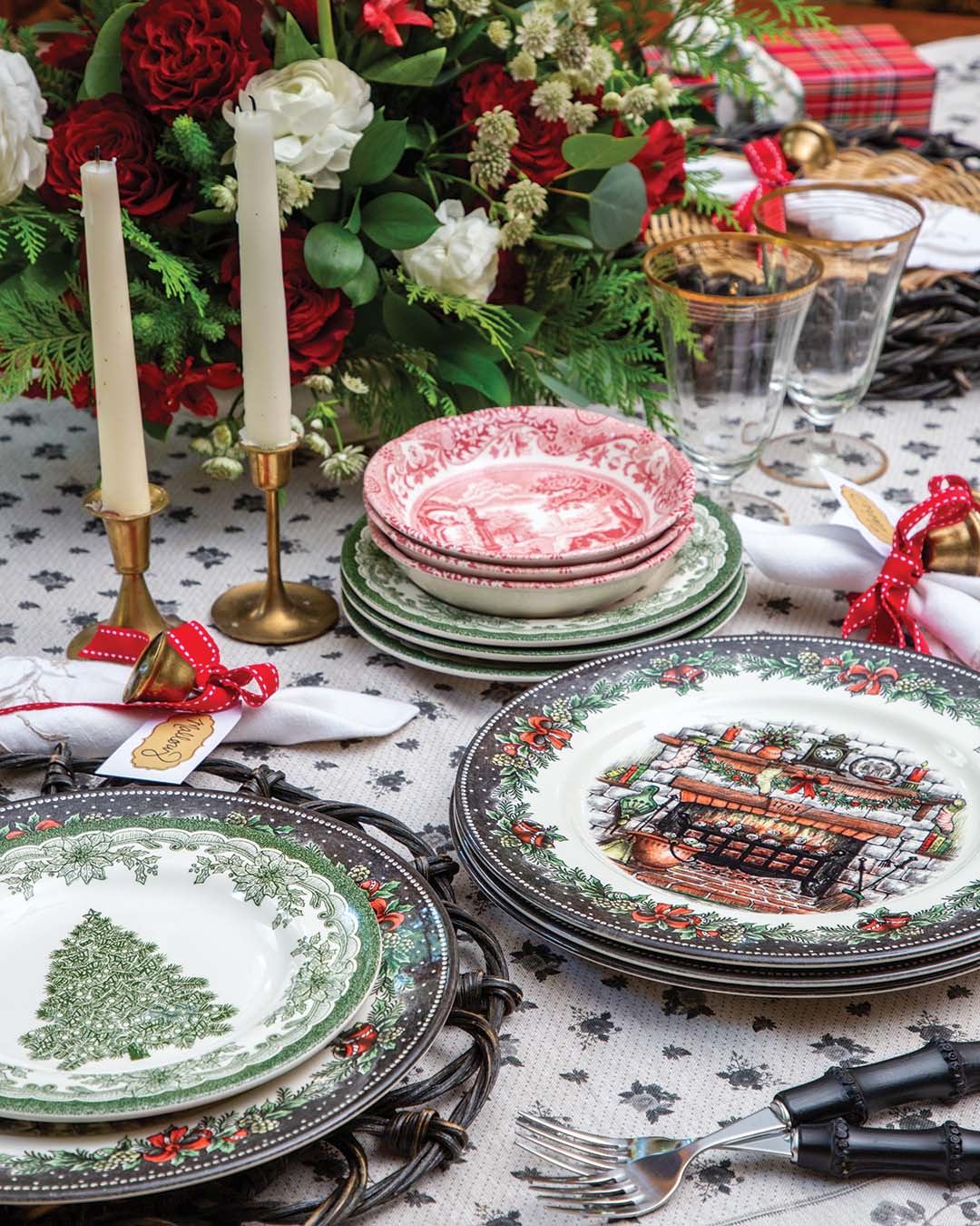 Themed plates accentuate the table, featuring winter landscapes and merry motifs that capture the warm, celebratory spirit of the season.