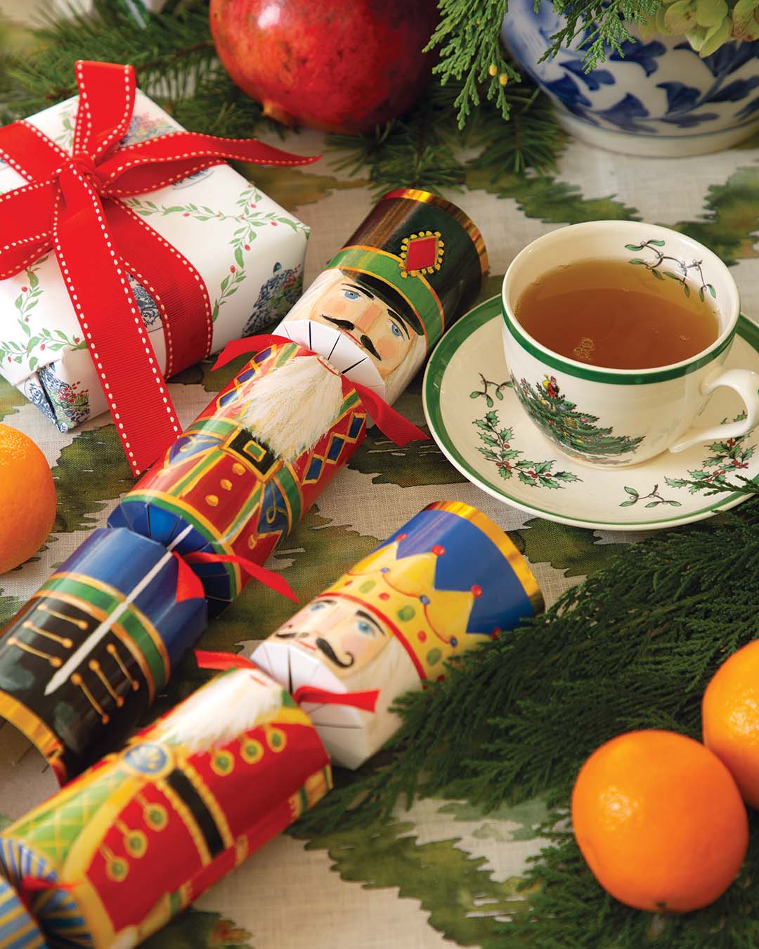 More than fanciful decorative elements, whimsical Christmas crackers also provide an exciting finale to the evening’s festivities. Filled with fun treats, they’re sure to delight children and adults alike.