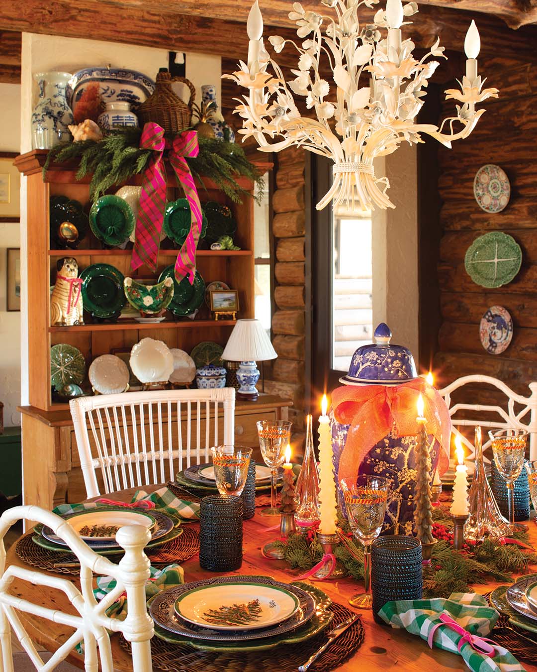 Hanging over a dining set that combines vintage metal Kessler chairs with a pair of rattan seats, the 1960s chandelier is yet another nod to Julie’s grandmother. “My grandmother Jane had a tole chandelier in her house, so I’ve always been drawn to them,” she says.