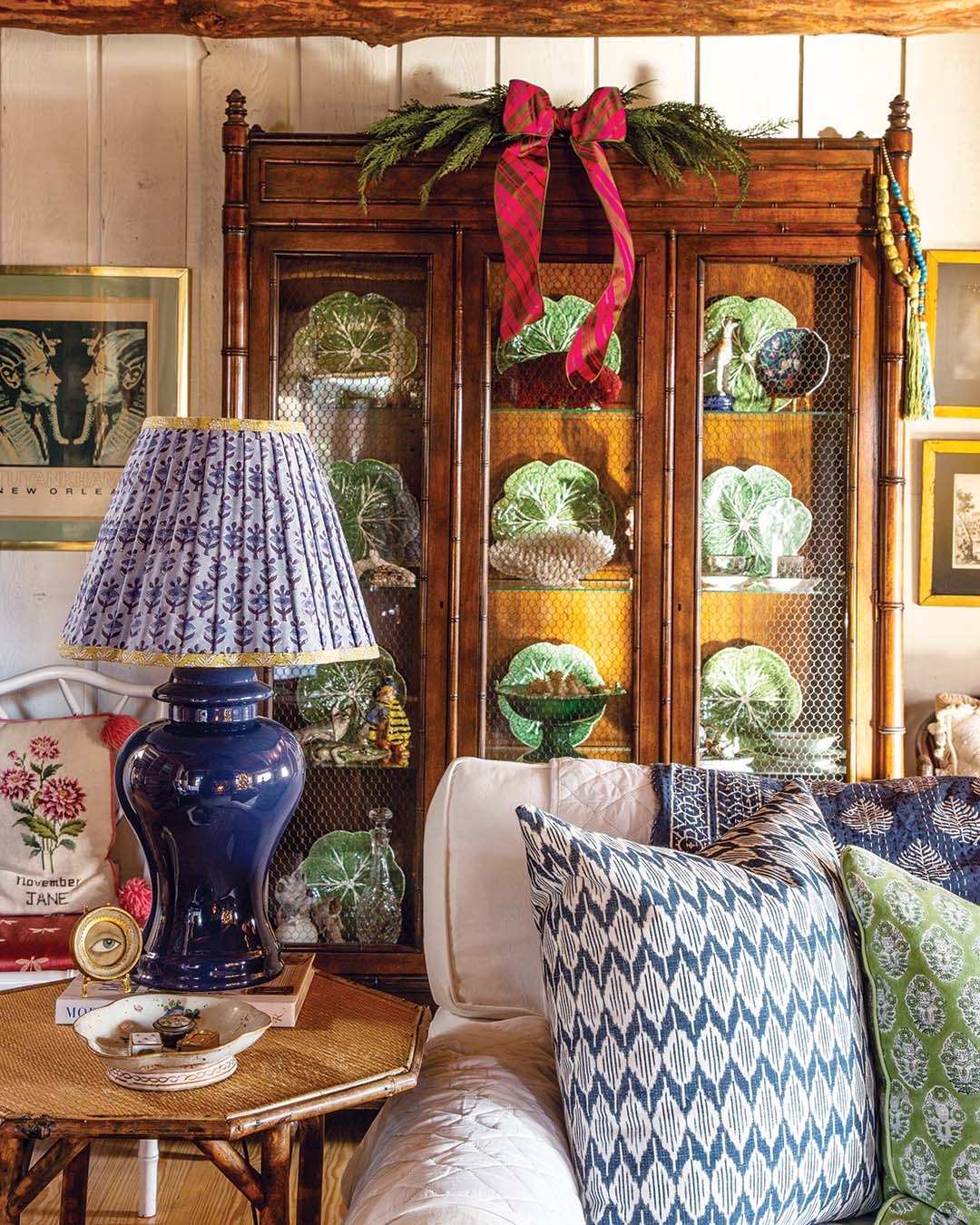 Built in 1978, the home is a picture of bucolic beauty, its log walls infusing the interiors with a warmth that’s the perfect counterpart to Julie’s style preferences—which she refused to tailor to the typical log cabin aesthetic. The combination of rustic and classic, represented by collected chinoiserie and majolica dishes, enthusiastically welcomes the Andersons’ Christmas décor, which consists largely of festive ribbon and realistic faux greenery.