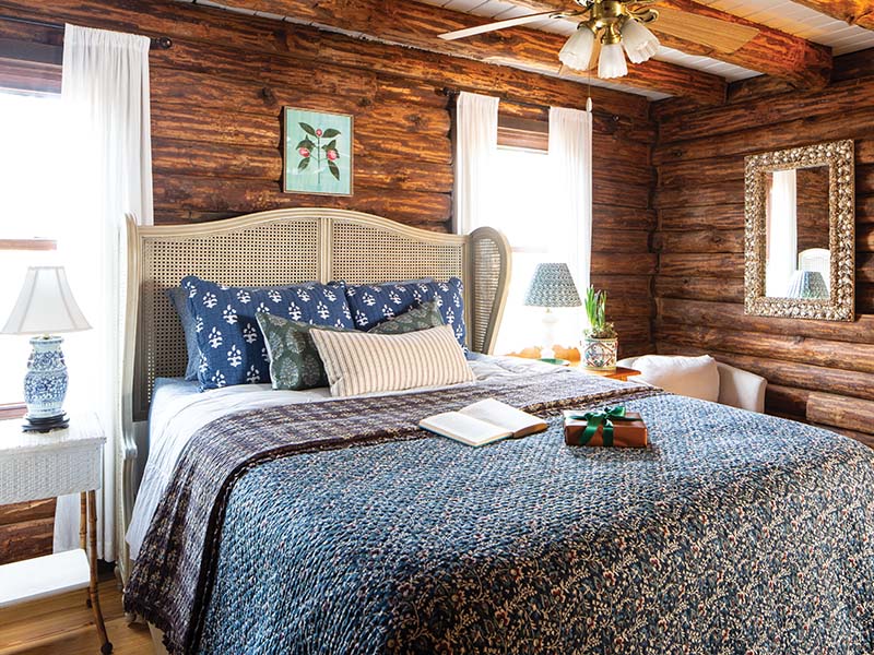 It’s safe to say Julie Anderson wasn’t expecting to end up in a log cabin, far removed from the suburban lifestyle she had been looking for—but it turned out to be a welcome surprise. “It’s just like a Hallmark movie,” says the homeowner, who happened to find the listing while house-shopping in an entirely different area. “The character is amazing.”