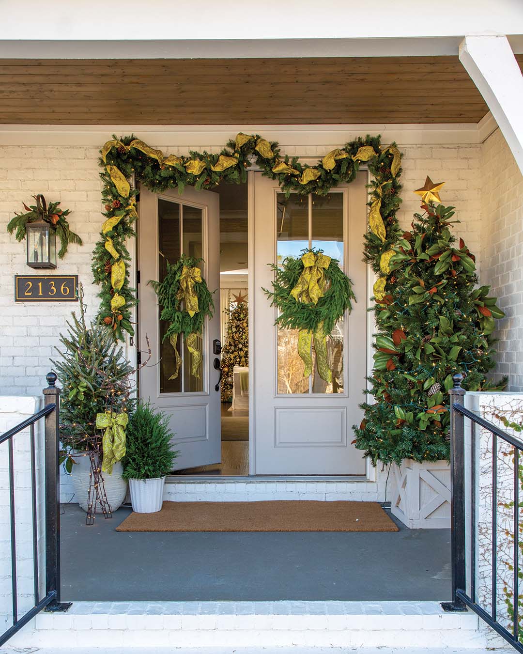 With ribbon usually being the starting point for her holiday décor, this scheme unfolded from a chartreuse dupioni silk selection that can be seen on the front doors’ wreaths and garland.