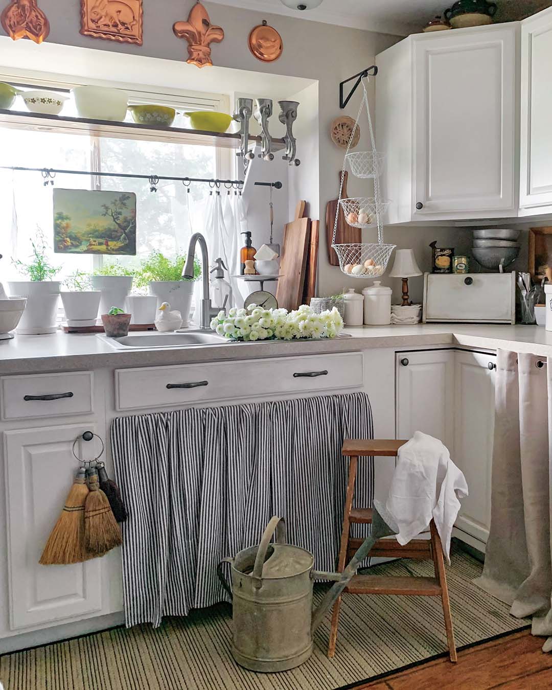 A few years ago, she had the smart idea to add a shelf across the kitchen window that would provide additional storage and a place to display more found treasures. “Of course, when I have these kinds of ideas, my husband is right there to help me bring my vision to life,” Becca says. “He built me a shelf with brackets that I could use to hang a curtain rod through for a café curtain look.”