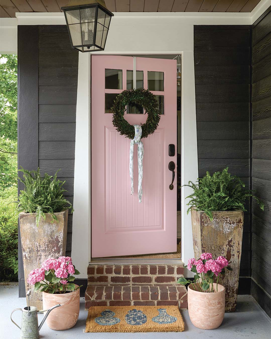 For this Alabama homeowner, jaunty designs and a vibrant palette are must-haves for a welcoming environment.